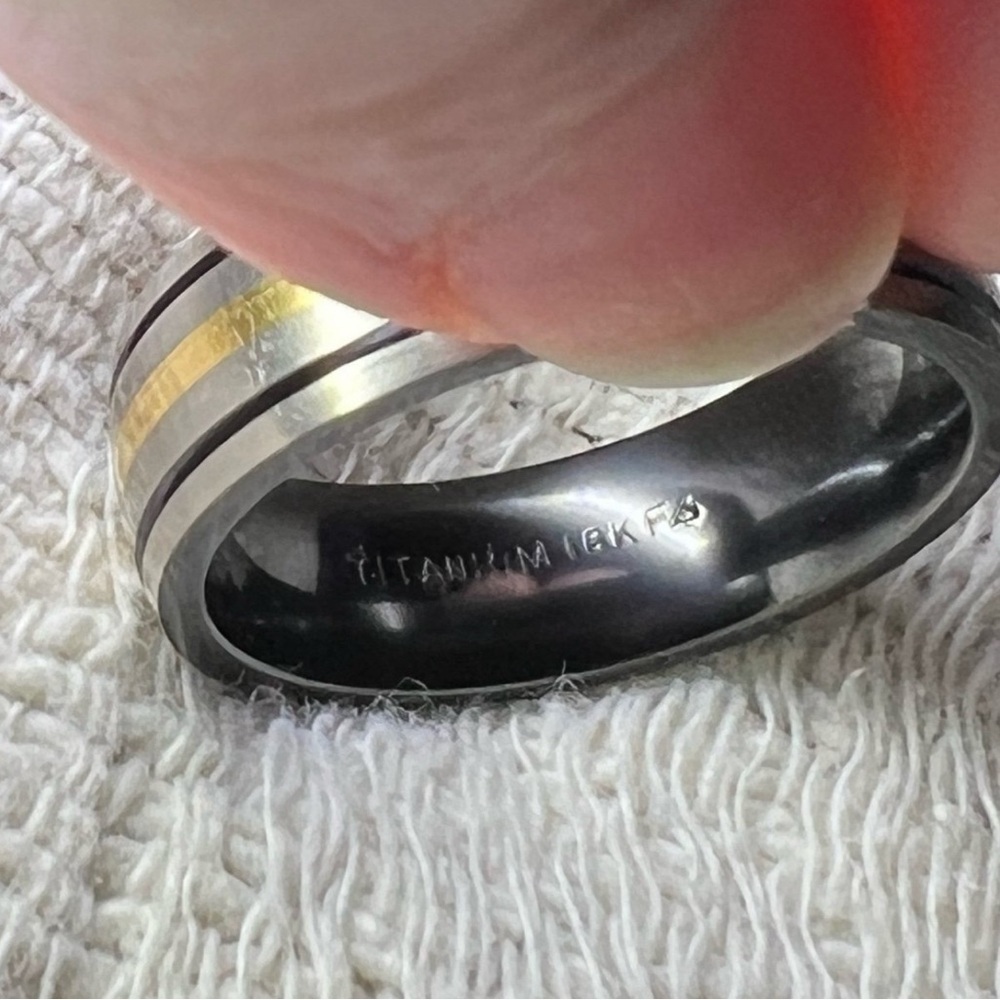 DERCO JEWELRS NIB Mens Titanium and 18kg Wedding Band sz 10 - Picture 7 of 8